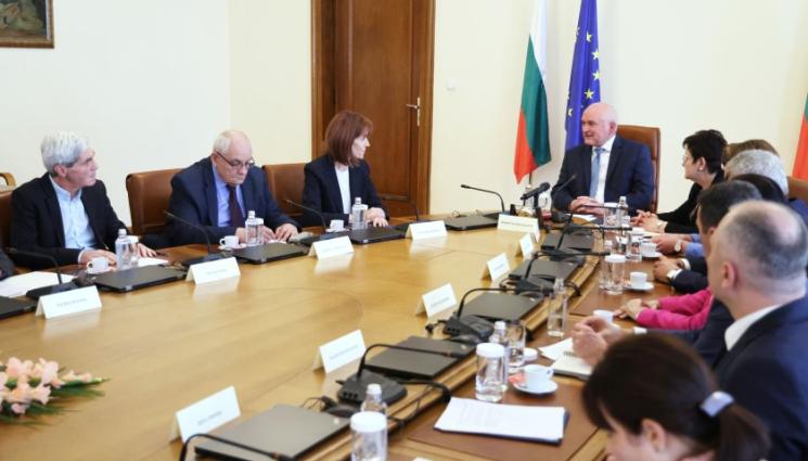 МС - СЪТРЕСЕНИЯ: Още един министър аут от поста!