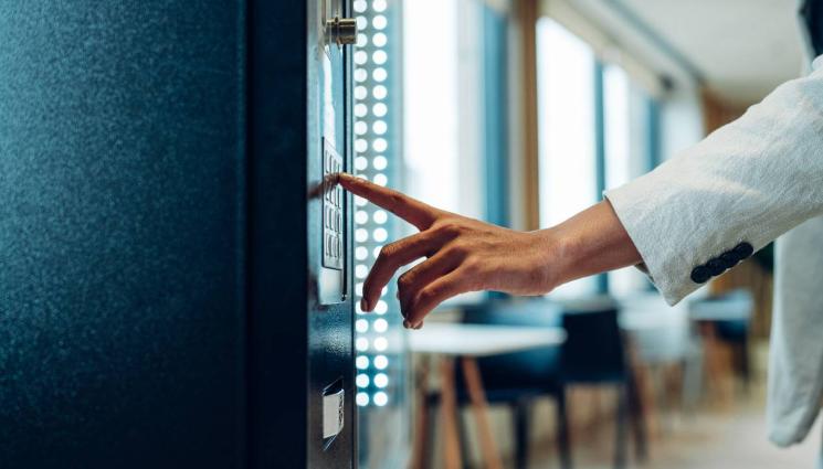 вендинг машина - Какви машини за храни и напитки ще улеснят всеки офис?