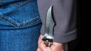 15 годишна тийнейджърка намушка с нож 45 годишна жена след семеен скандал