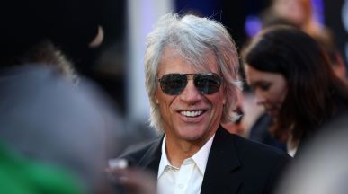 Вижте какво мисли Jon Bon Jovi за сватбата на сина си с Milly Bobby Brown