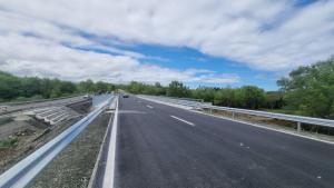 Завърши строителството на новия мост на пътя Царево Ахтопол съобщиха