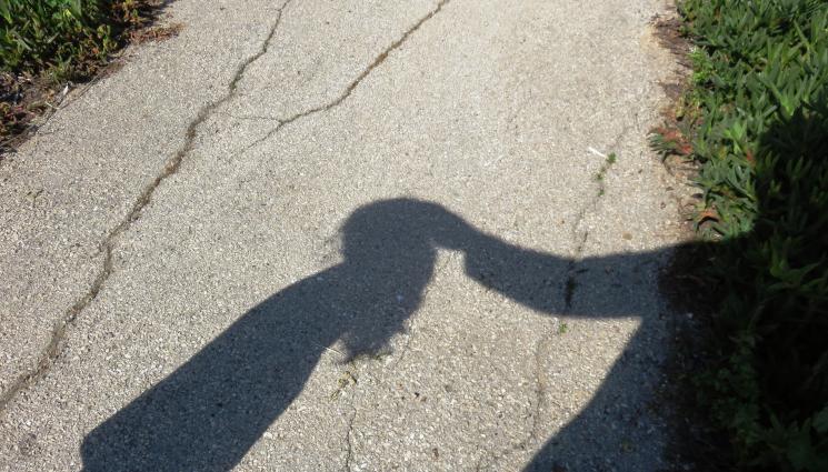 изнасилвач - ОТ ФИЛМ НА УЖАСИТЕ: Майка продаде 5-годишната си щерка на изнасилвач! (СНИМКА)