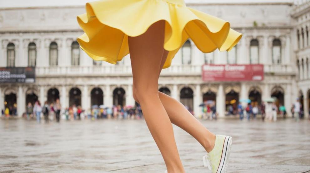 Модни съвети: Как успешно да комбинираме рокля с маратонки