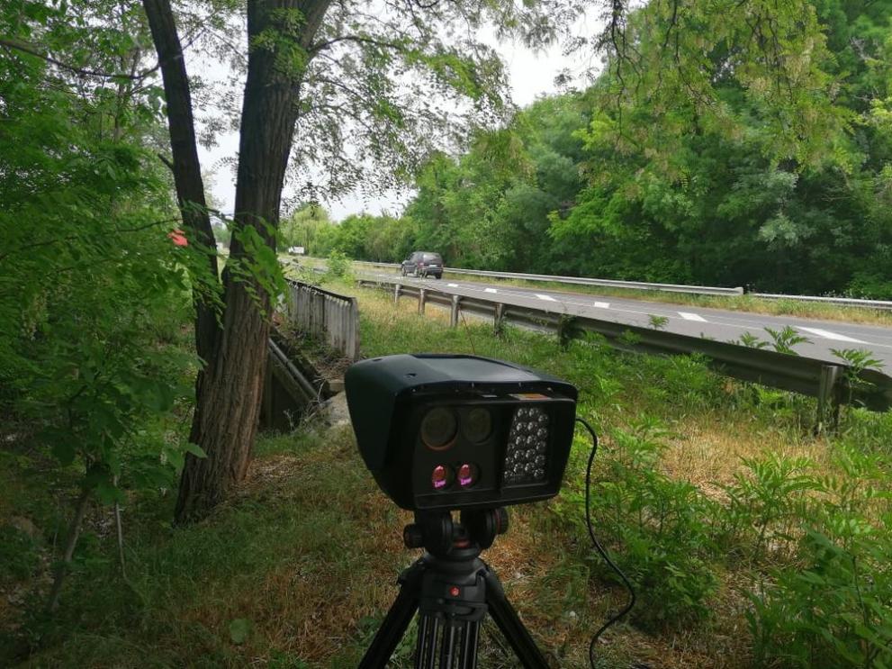 Снимка: Опасно шофиране: Превишаване на скоростта с над 90 км/ч са заснели камерите в Сливенско