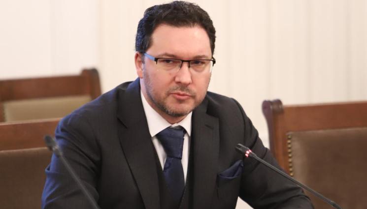 Митов - Даниел Митов: Имаме над хиляда пожара, над 330 са умишлени или по невнимание