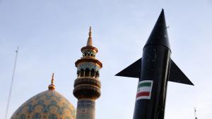 Авиокомпании бързо промениха полетните си маршрути над Иран отклонявайки самолетите
