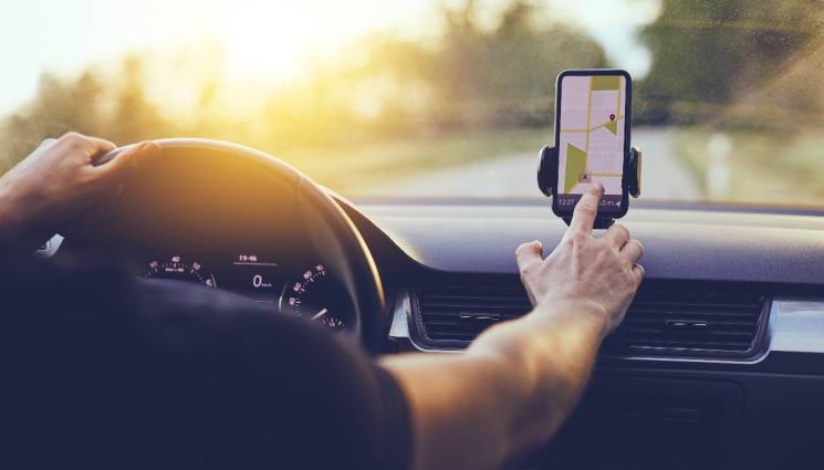 навигация - Приложение прави скъпата навигация в колата излишна