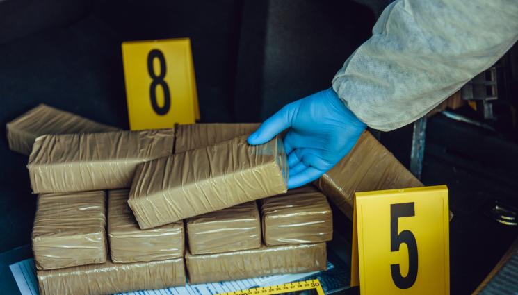 хероин - Хванаха у нас стотици кила дрога, скрити в матраци