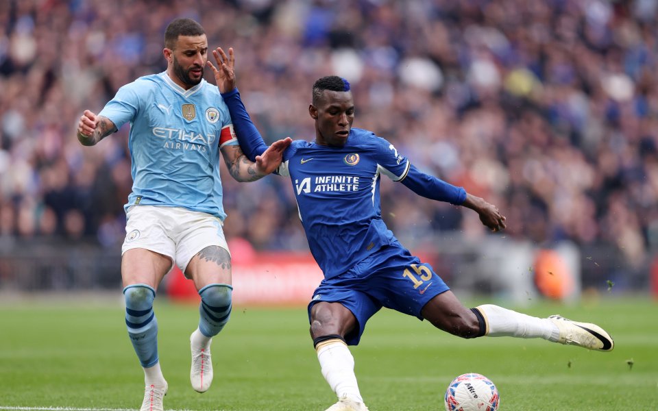 Манчестър Сити и  Челси играят при резултат 0:0 в полуфинален сблъсък