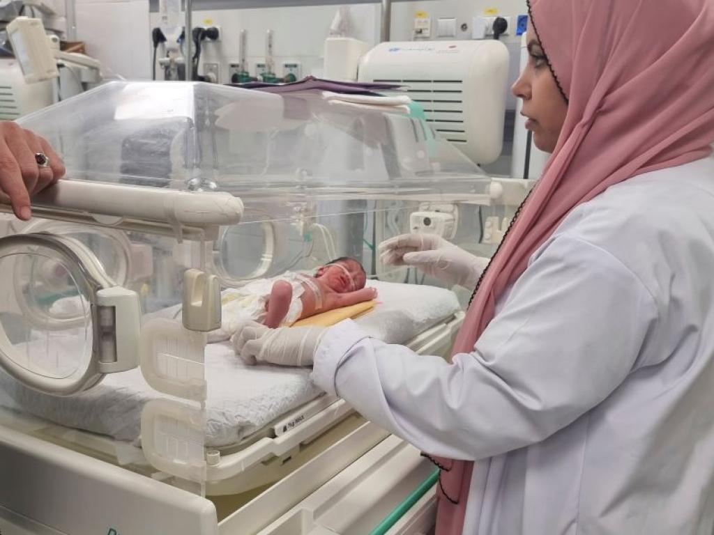 Бебе е било извадено от утробата на палестинка убита в