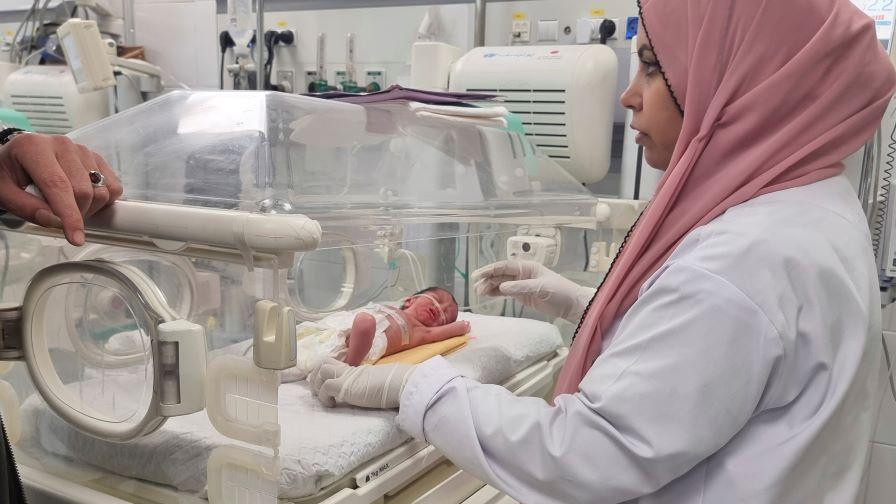 Спасиха бебе от утробата на майка, убита при израелски удар в Газа