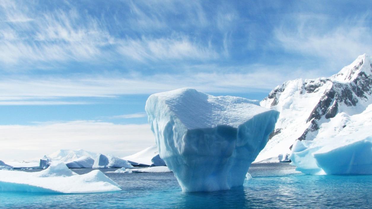 Изложба показва ледовете на Антарктика за Деня на Земята