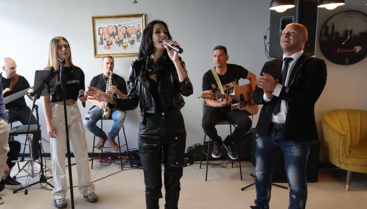 бачорски - Радио „Веселина“ и Бачорски загряват за Цеца