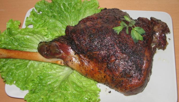 агнешко - И ЗАМИРИСА НА АГНЕШКО: С булгур по добруджански, печено с картофи и бира или пък шпиковано бутче