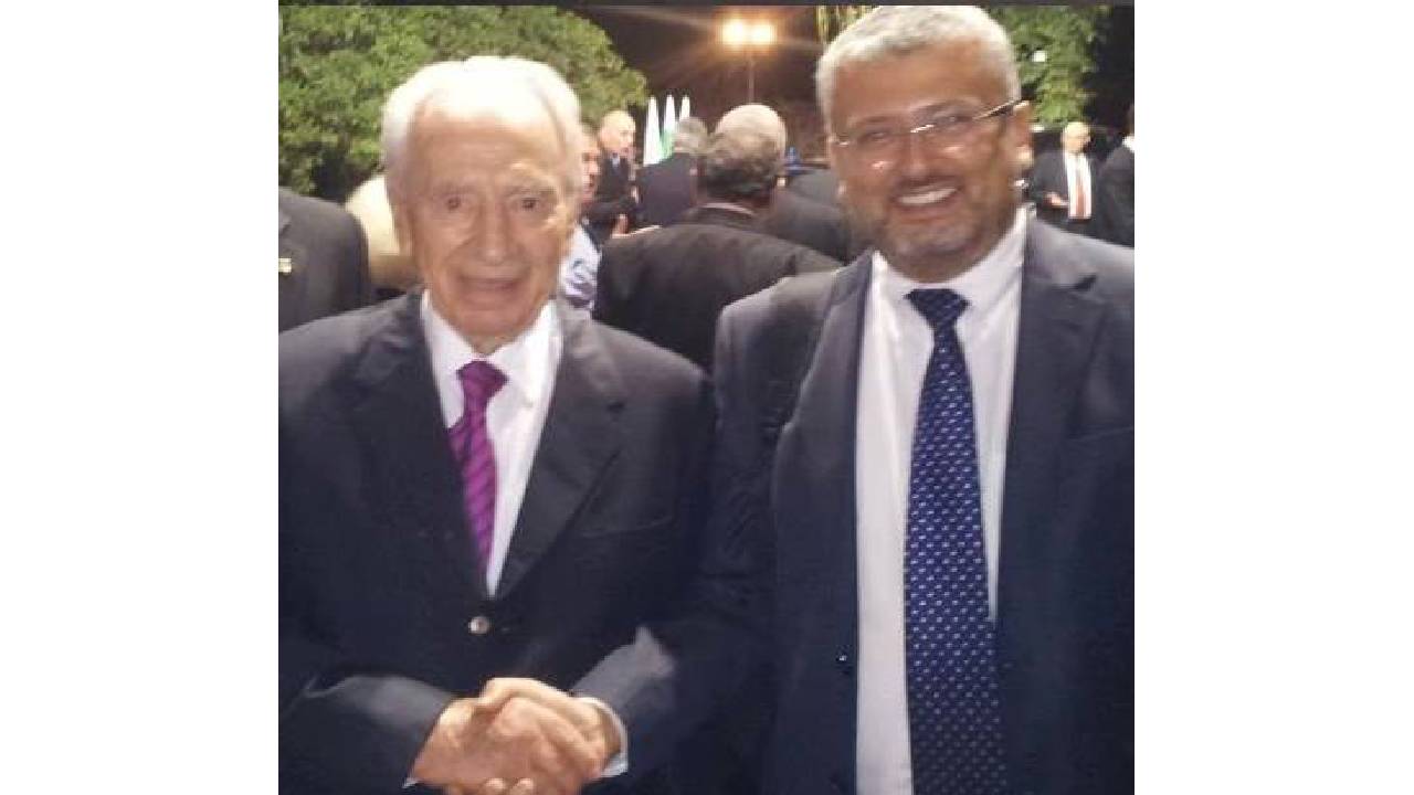 Леви с Шимон Паерес