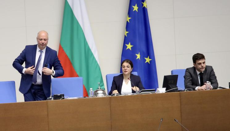 росен желязков - ИЗНЕНАДА: Росен Желязков аут от ЕП! 