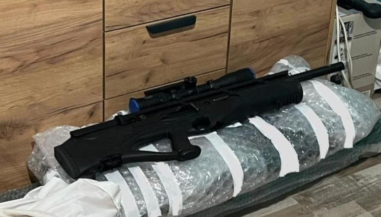 оръжие - КАТО ЗА ВОЙНА: Сгащиха купища незаконни оръжия