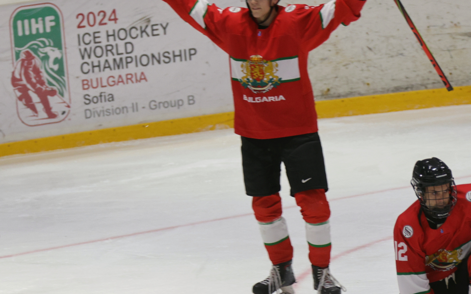 България победи Нова Зеландия с дузпи на Световното по хокей на лед