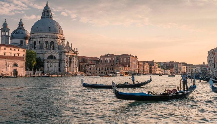 Венеция - НОВИ ОГРАНИЧЕНИЯ: Венеция изръсва туристите с 500 евро!