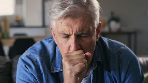 Симптомите на магарешка кашлица коклюш обикновено се развиват в рамките