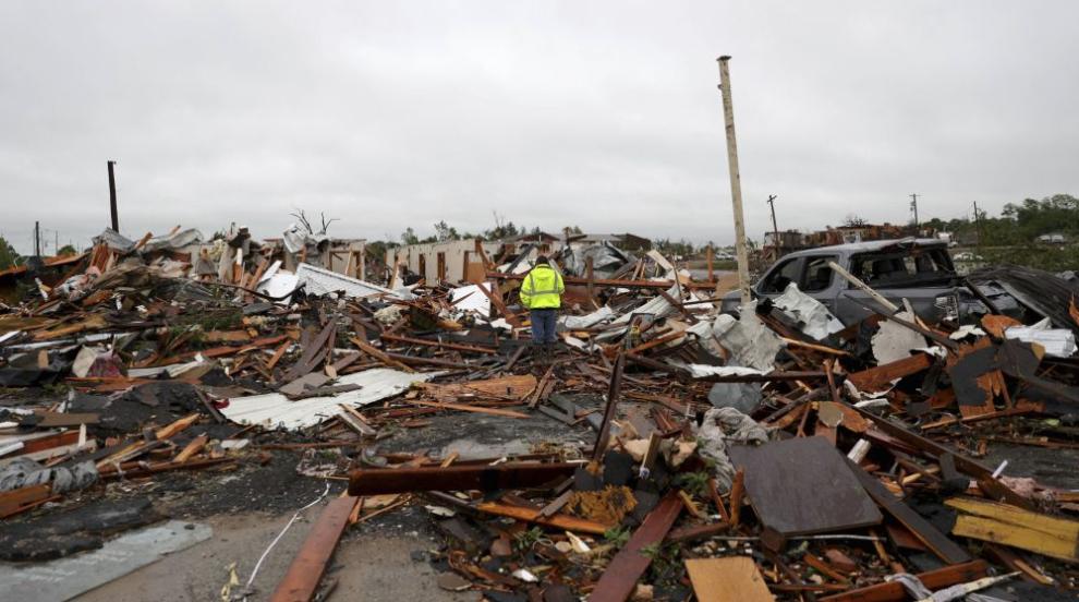 Петима загинали след силните бури в САЩ