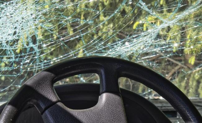 В аварийната лента: Военен камион удари кола на АМ „Тракия”