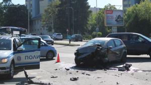 Две коли се удариха на кръстовище в Благоевград тази сутрин