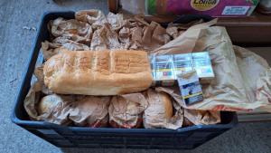 Откриха 61 160 къса 3058 кутии цигари скрити в хляб