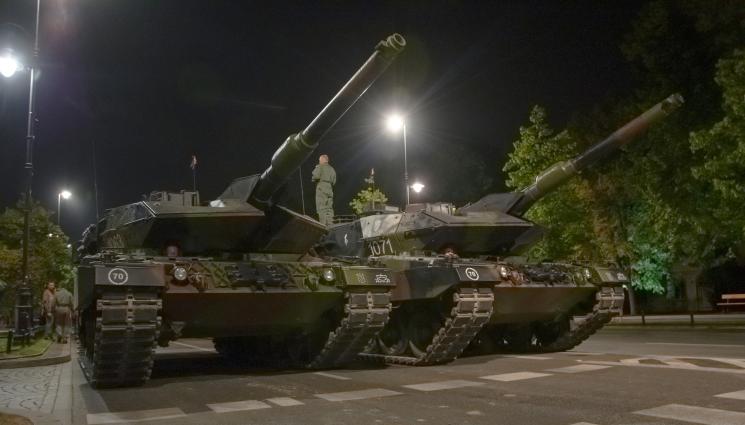 танк - НЕЩО СТАВА В СОФИЯ: Меле с военен конвой в столицата! (СНИМКИ)