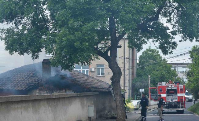 <p>Взрив на газова бутилка в къща в Хасково, пострадали са дете и възрастна жена (ВИДЕО/СНИМКИ)</p>