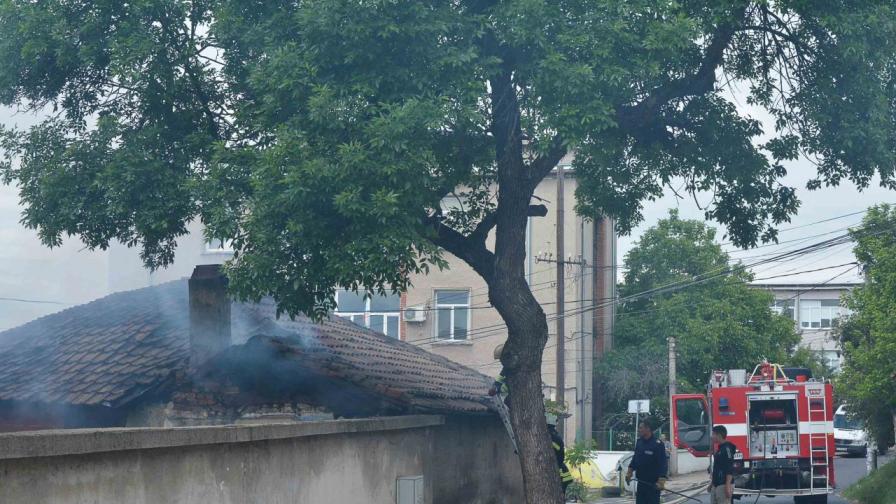 <p>Взрив на газова бутилка в къща в Хасково, пострадали са дете и възрастна жена (ВИДЕО/СНИМКИ)</p>