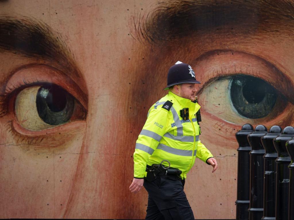 Британски полицай е изправен пред обвинения в тероризъм за това