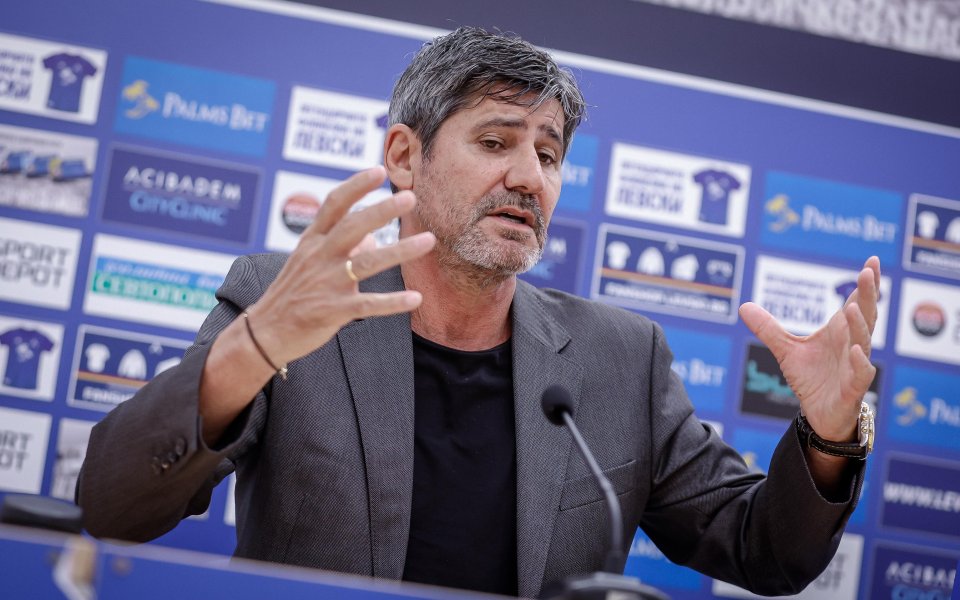 Левски обяви, че наставникът на отбора Николай Костов няма да