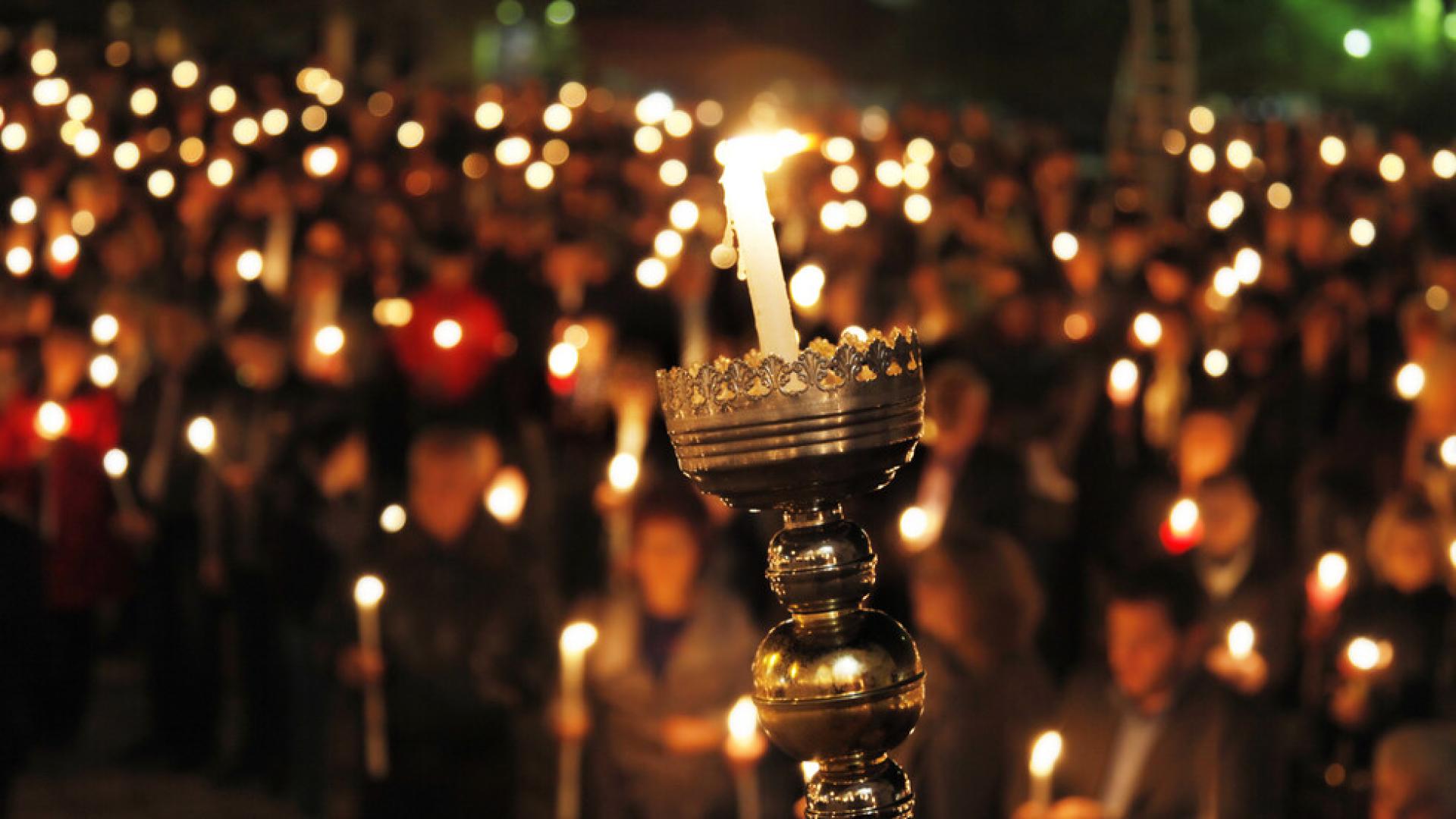 На Велика събота в навечерието на Великден Благодатният огън слезе