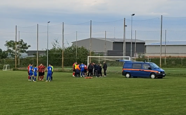 Ужас! Счупиха крака на вратар в Трета лига