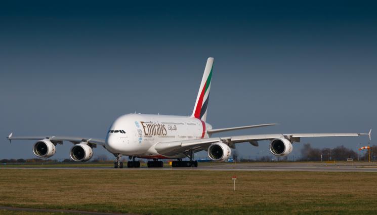 самолет A380 - Петролните джобове са бездънни, Дубай вкарва нечувана сума в най-голямото летище в света!