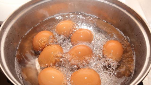В събота също се боядисват яйца за Великден, ето как да ги сварим без да се счупят