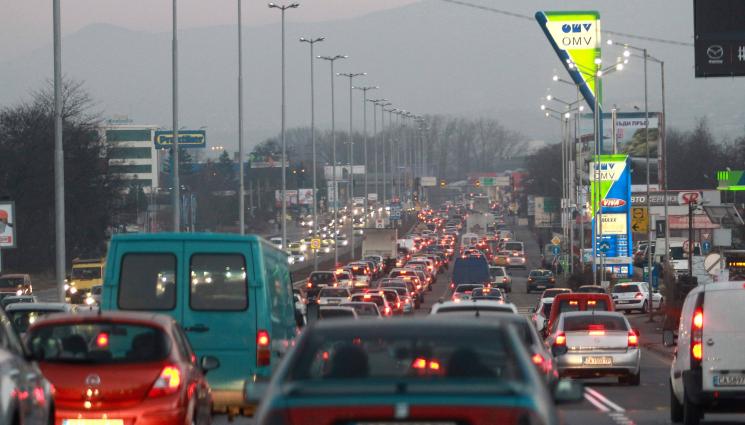 коли - ДИМ ДА НИ НЯМА: Изнесохме се с 2400 коли в час!