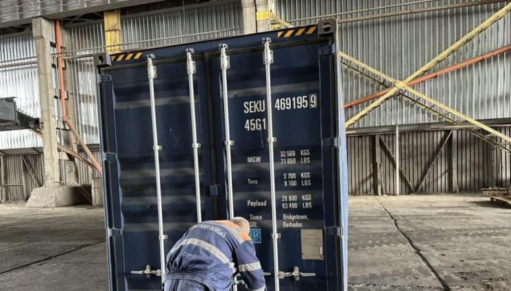 контейнер - Вижте какво заловиха в Бургас при отварянето на контейнер от Китай (СНИМКИ)