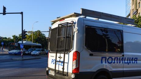 Румънец обърна BMW по таван в Русе и потроши гаджето си