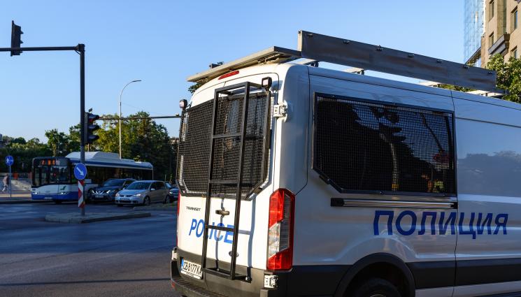 полиция - Румънец обърна BMW по таван в Русе и потроши гаджето си