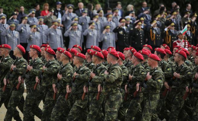 Военен парад за 6 май