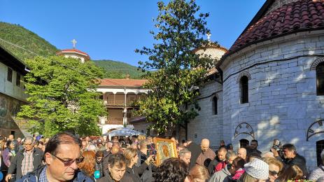 НА ВТОРИЯ ДЕН ОТ ВЕЛИКДЕН: Хиляди на литийно шествие с чудотворната икона от Бачковския манастир