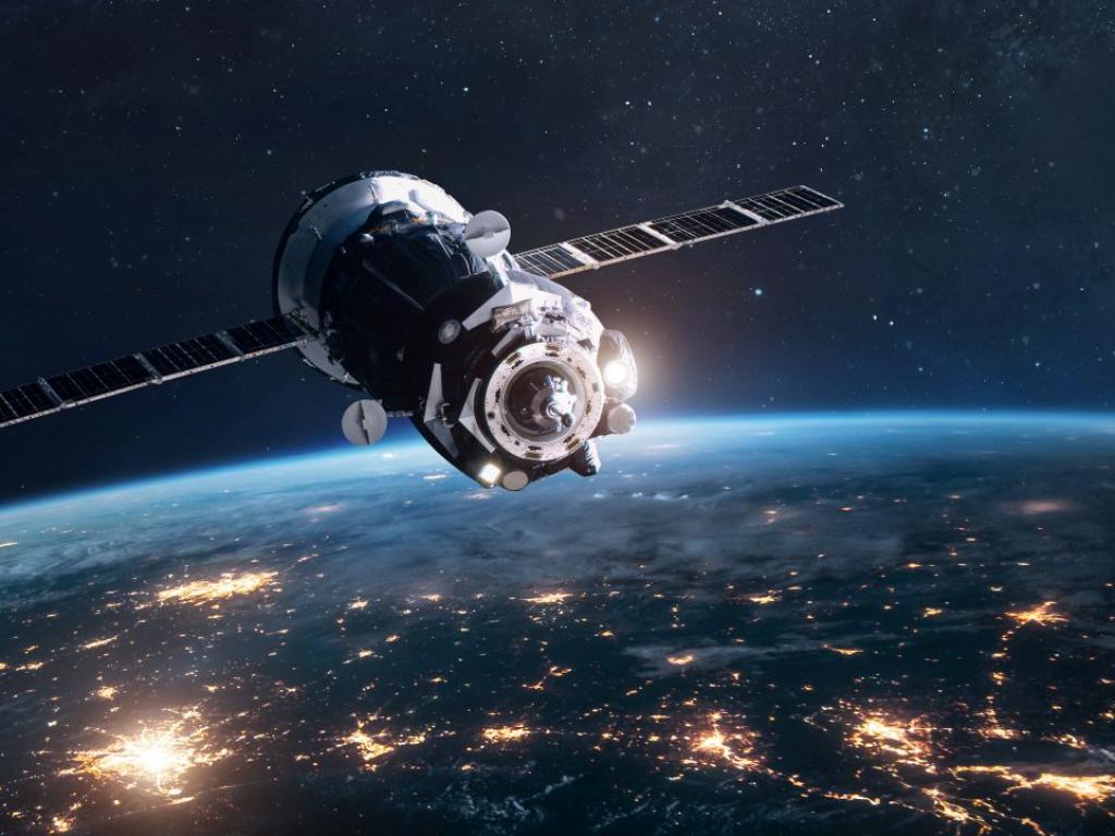 Руски сателит смятан за излязъл от употреба се е разпаднал