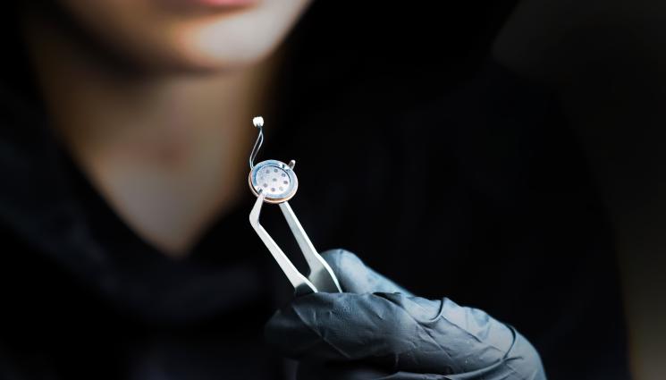 бръмбар - ШПИОНСКИ ИГРИ: Откриха подслушвателни устройства в пленарна зала!