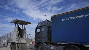 Израел отваря пропускателния пункт Керем Шалом на границата си с
