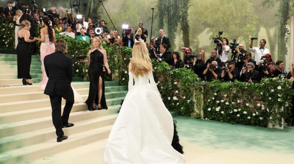 На бал с изкуствен интелект: Как Кейти Пери и Риана се оказаха на Met Gala (СНИМКИ) 