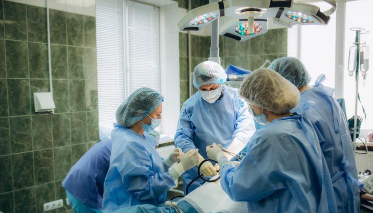 операция хирурзи - Простреляното дете в Арбанаси е оперирано