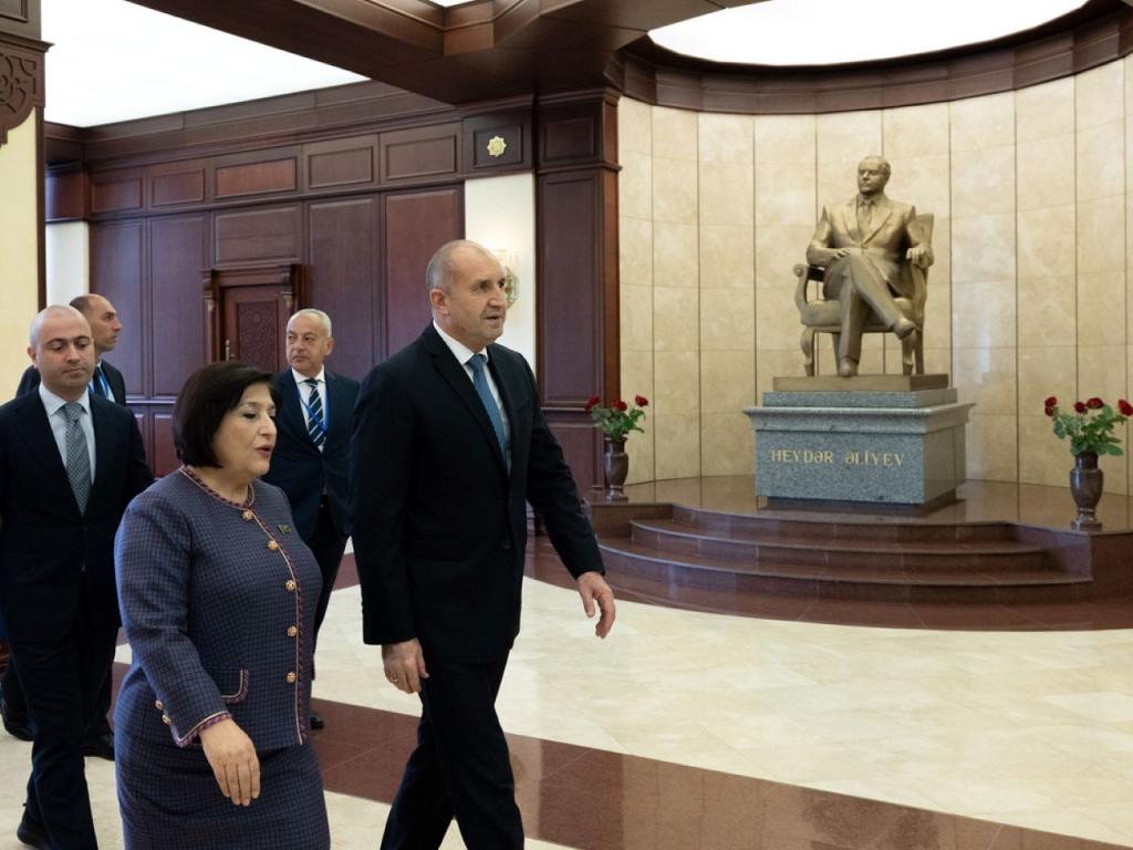 Президентът Румен Радев проведе среща с председателката на парламента на