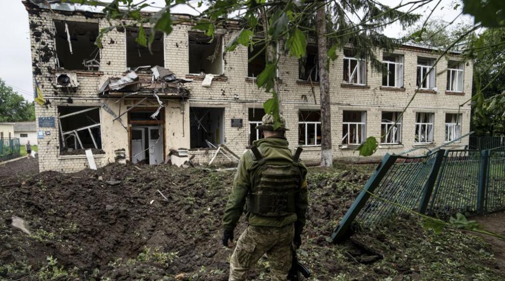 Руски обстрел над училищна площадка в Харков, има ранени деца